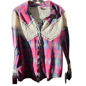 Gimmicks by BKE Pink and Blue Plaid Button Down Shirt Size Medium